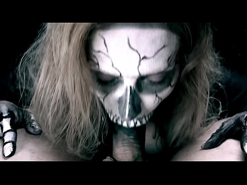 ❤️ Demon ti fi souse kòk chante ak bouch nwa li ak vale kom. Fucking nan nou